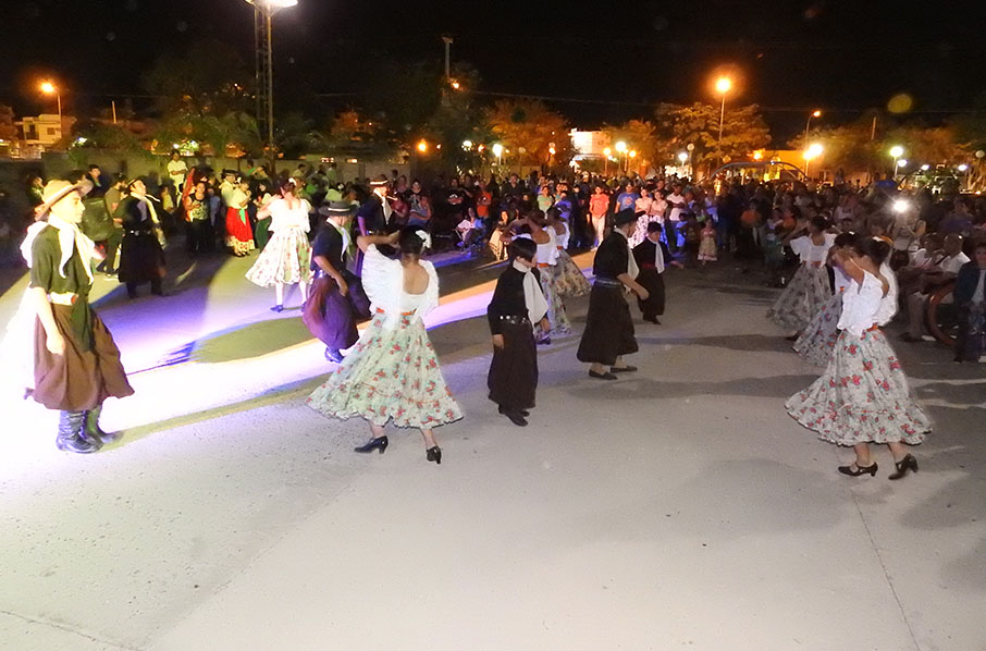 El Patio Cultural rindió un emotivo homenaje al bailarín Luciano Véliz El Patio Cultural rindió un emotivo homenaje al bailarín Luciano Véliz