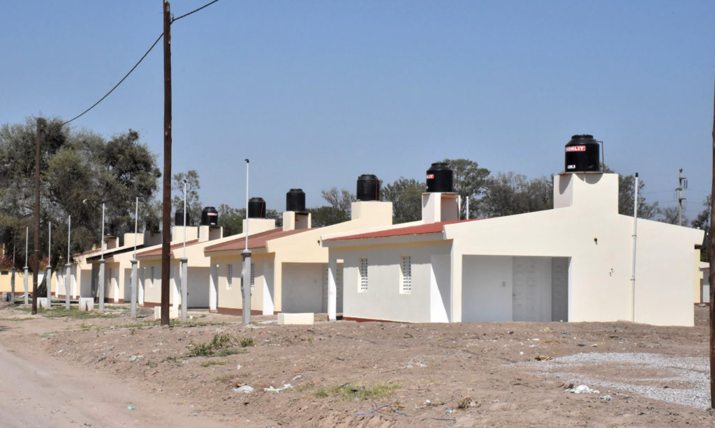 Cien familias bandeñas accedieron a su vivienda propia