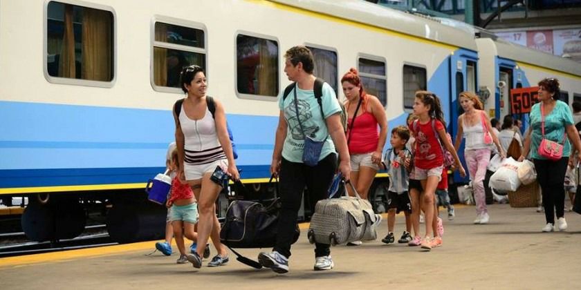 Miles de santiagueños regresan a la provincia para reencontrarse con la familia y celebrar las fiestas