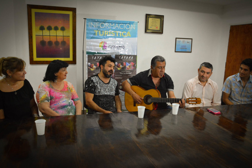 Dúo Sayana promocionó su presentación en el Cine Teatro Renzi