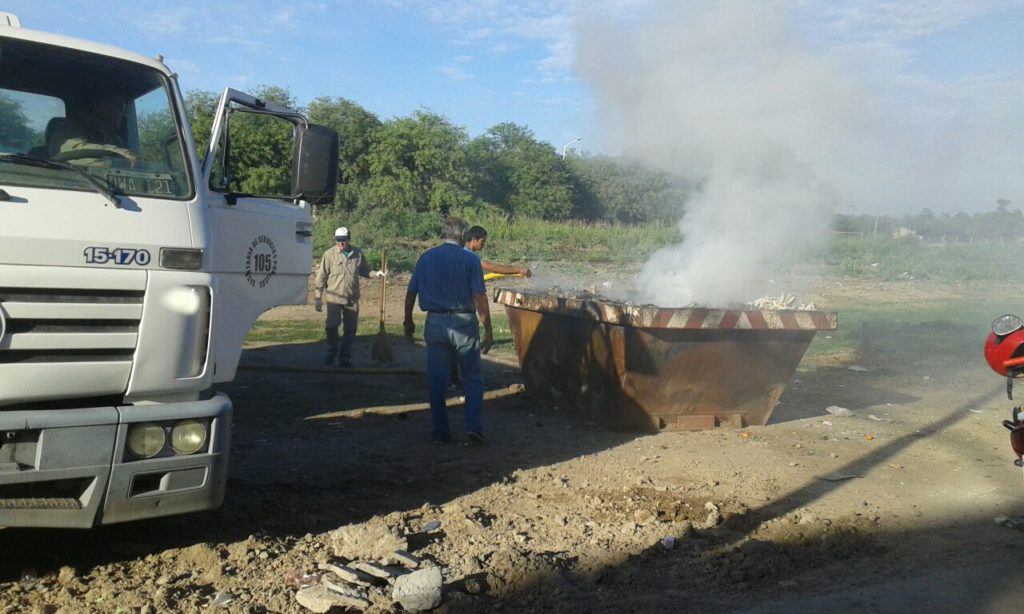 Quemaron un contenedor de 5 mil litros y generó una gran cantidad de humo tóxico