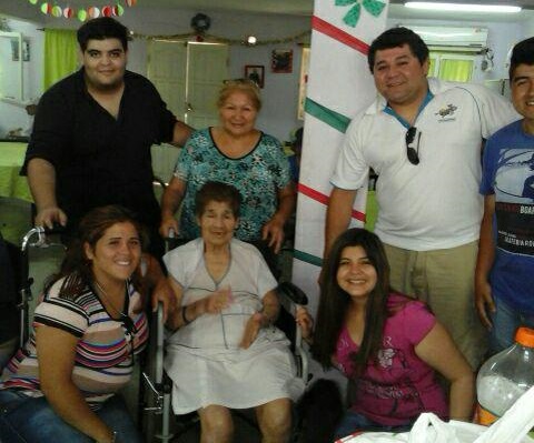 Los abuelos del Hogar de Ancianos vivieron una emotiva mañana de Navidad Los abuelos del Hogar de Ancianos vivieron una emotiva mañana de Navidad