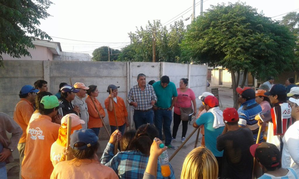 Vecinos y personal municipal trabajaron juntos en la limpieza de un predio