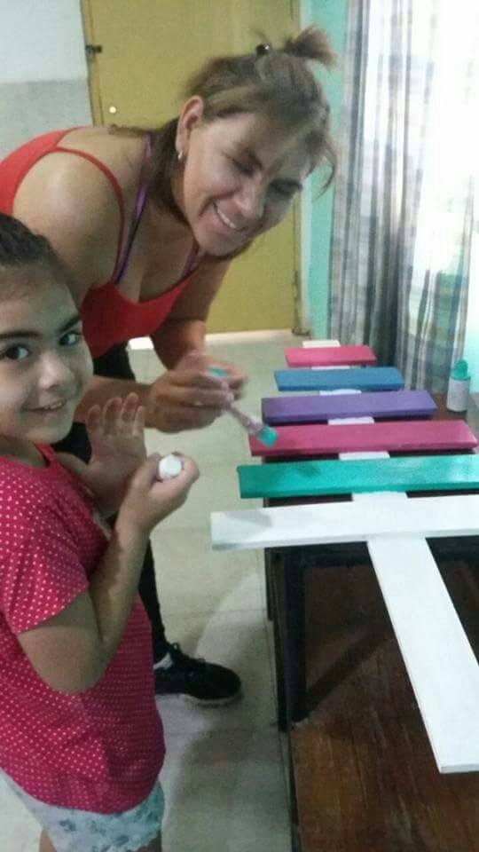 Con gran convocatoria dictaron un curso sobre Manualidades Navideñas