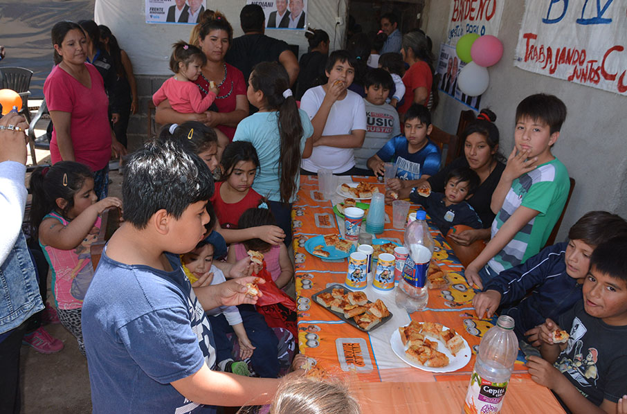 Vecinos del barrio Río Dulce rindieron honores a la Virgen del Valle