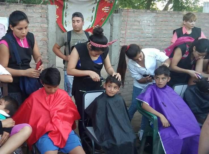 Profesionales harán cortes de cabello gratuitos en comedores y merenderos Profesionales harán cortes de cabello gratuitos en comedores y merenderos