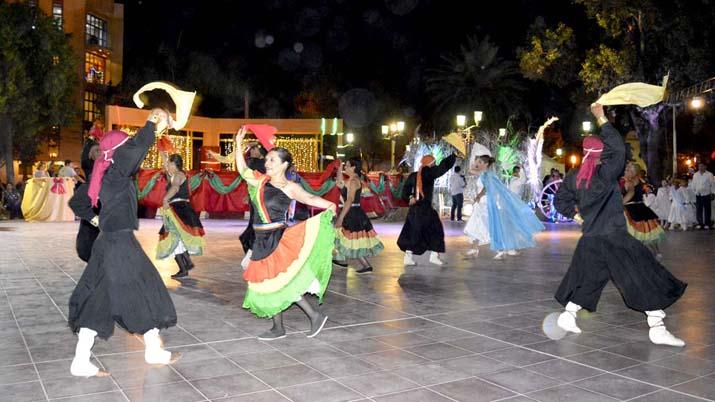 Dictan clases gratuitas de folclore en la plaza Belgrano