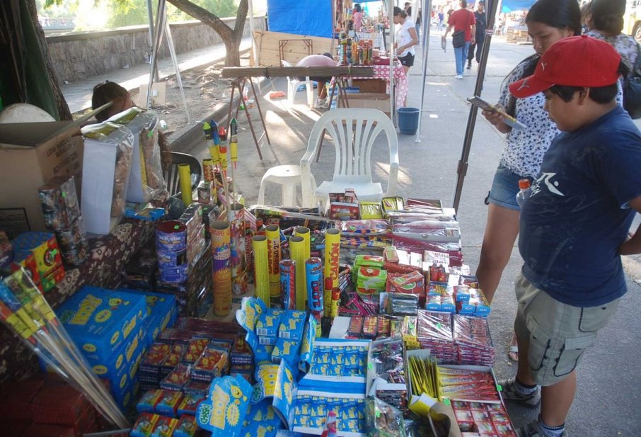 Los vendedores de pirotecnia se ubicarán sobre calle San Martín bajo un estricto control Los vendedores de pirotecnia se ubicarán sobre calle San Martín bajo un estricto control