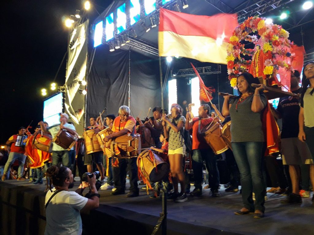 Armandito Santillan y los músicos de San Esteban aportaron color y alegría al Festival Nacional de la Chacarera