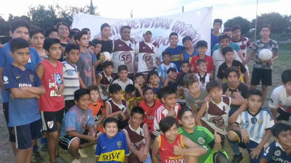 Exequiel Zeballos motivó a pequeños futbolistas a seguir sus sueños