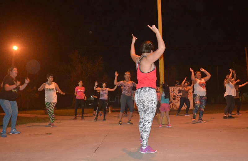 Dictan clases de zumba gratuitas para los vecinos de La Cañada