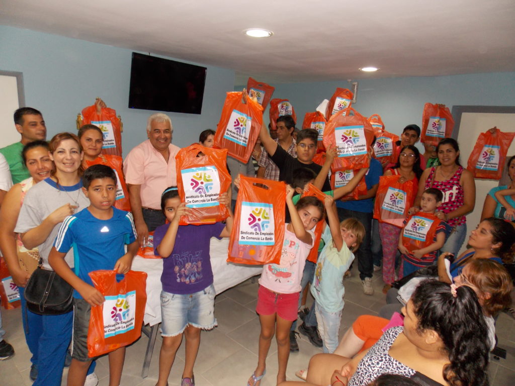 Empleados mercantiles recibirán kits escolares para sus hijos Empleados mercantiles recibirán kits escolares para sus hijos