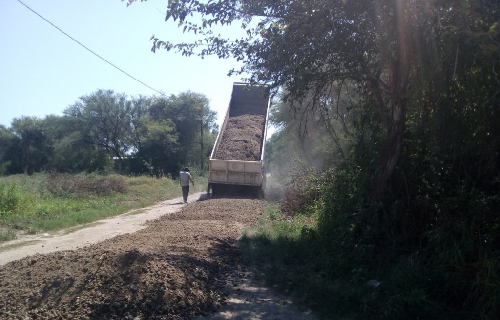 Vialidad inició el enripiado de caminos en la localidad de San Ramón