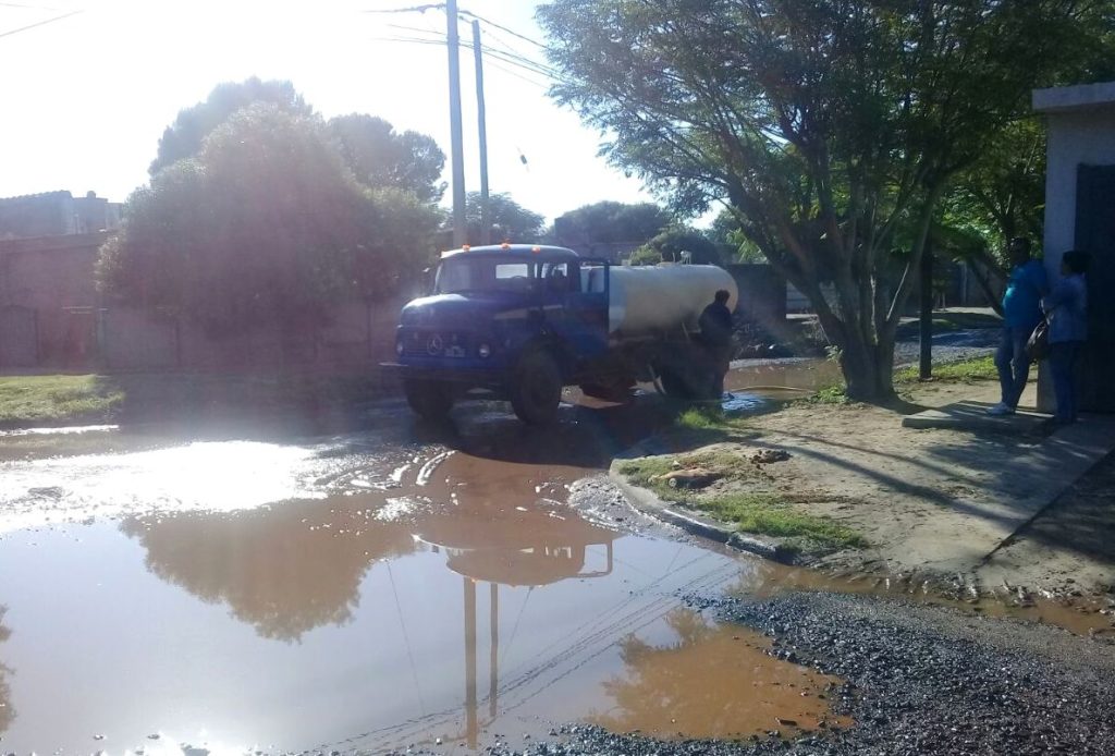 Asistieron a vecinos vecinos del barrio San Fernando afectados por un derrame cloacal