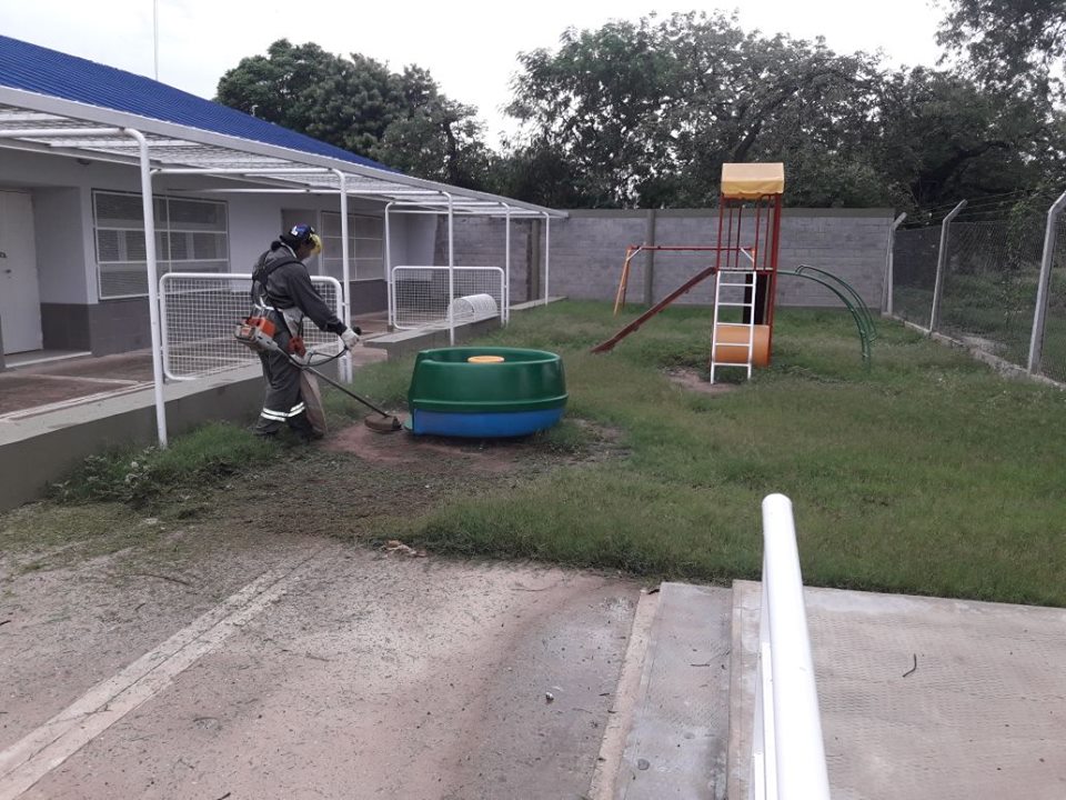 Trabajan mantener en buenas condiciones los espacios verdes