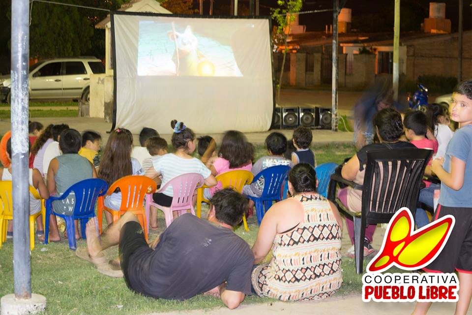 El cine gratuito y al aire libre llega al barrio Central Argentino Ampliación
