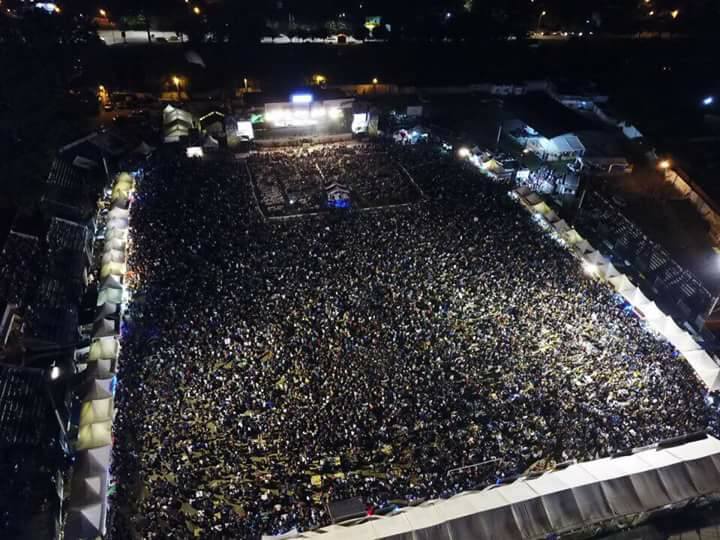 Más de 35 mil personas colmaron el predio salamanquero en la segunda noche Más de 35 mil personas colmaron el predio salamanquero en la segunda noche