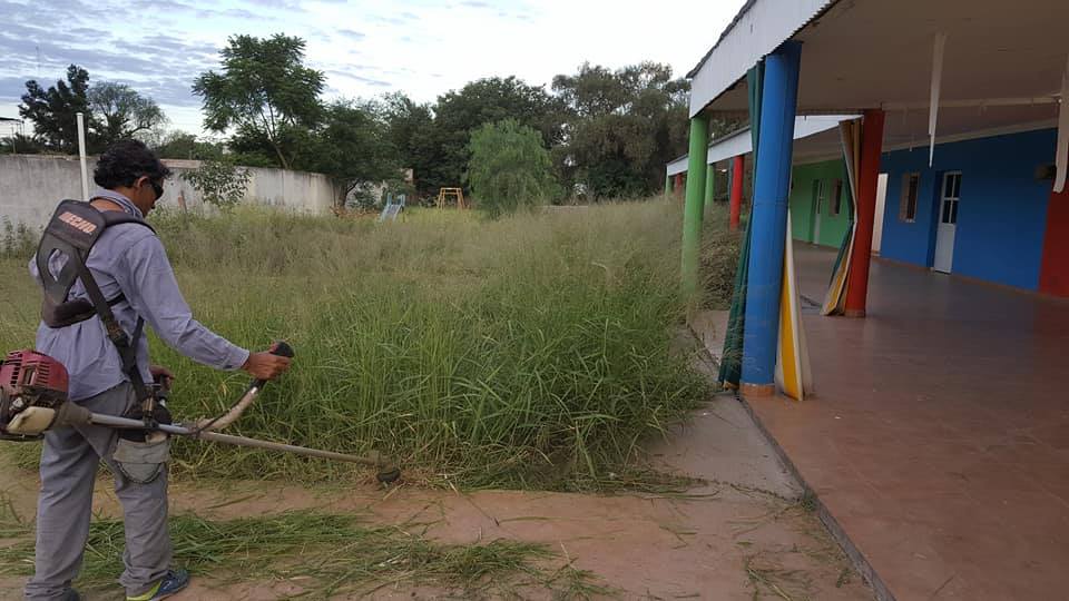 Intensas tareas de limpieza y desmalezamiento en San Pedro de Guasayán