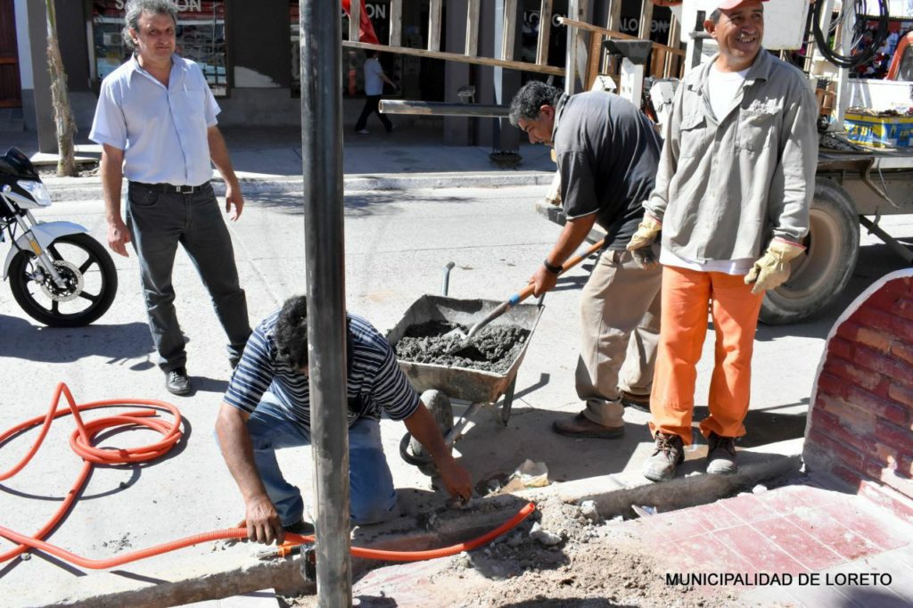 Obras de pavimentación, cordón cuneta y luminaria en diversas calles de Loreto