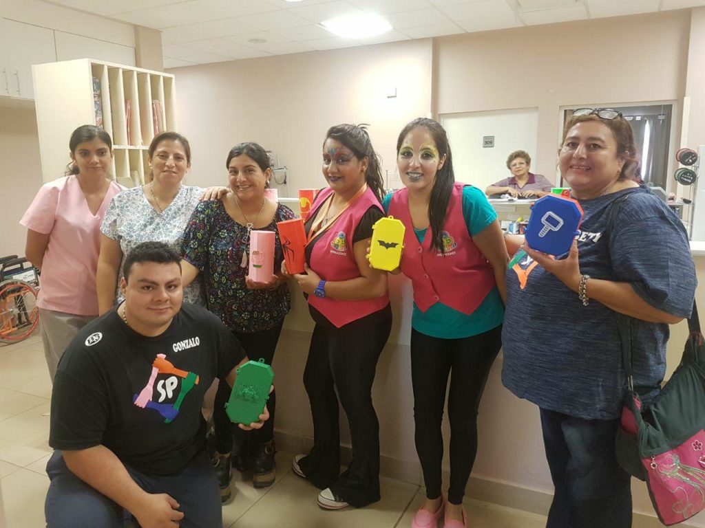 Los porta sueros con motivos infantiles llegaron a México