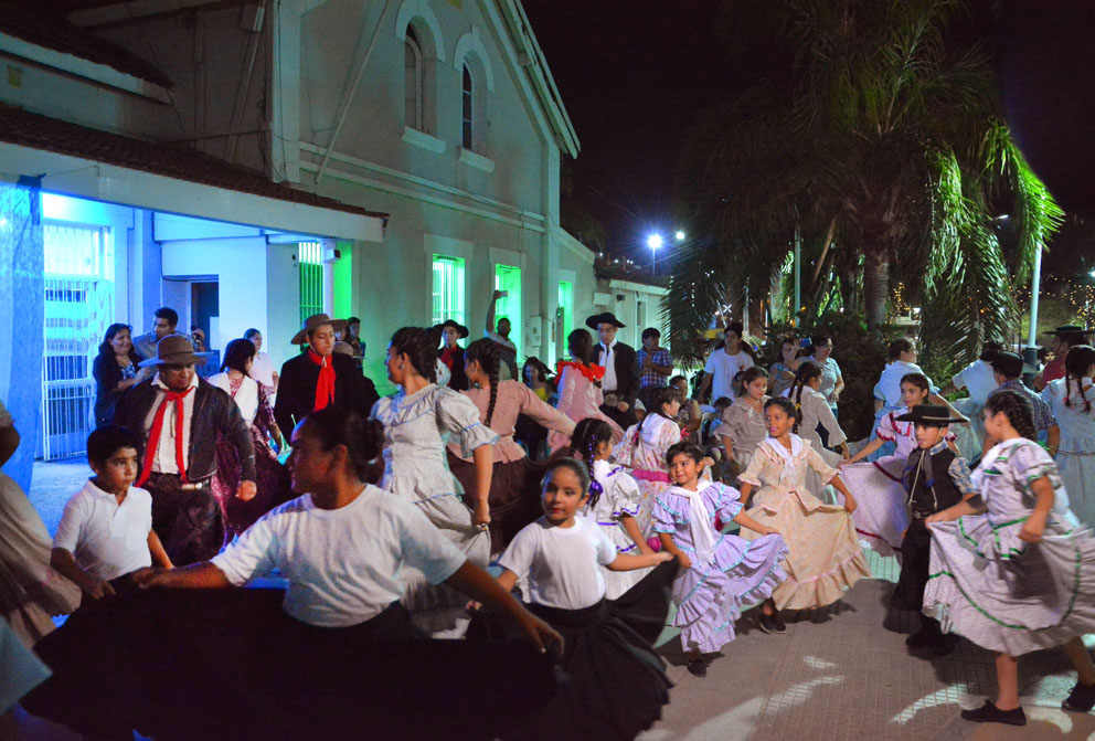 Noche a puro folclore en el museo Lázaro Criado