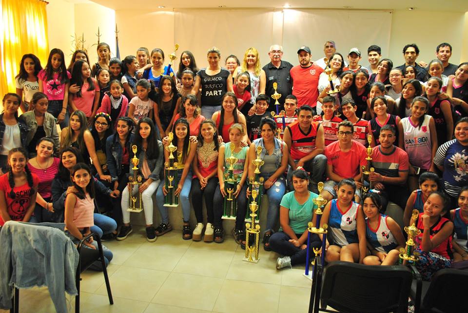 Premiaron a equipos del interior que participaron del Torneo de Hockey Social