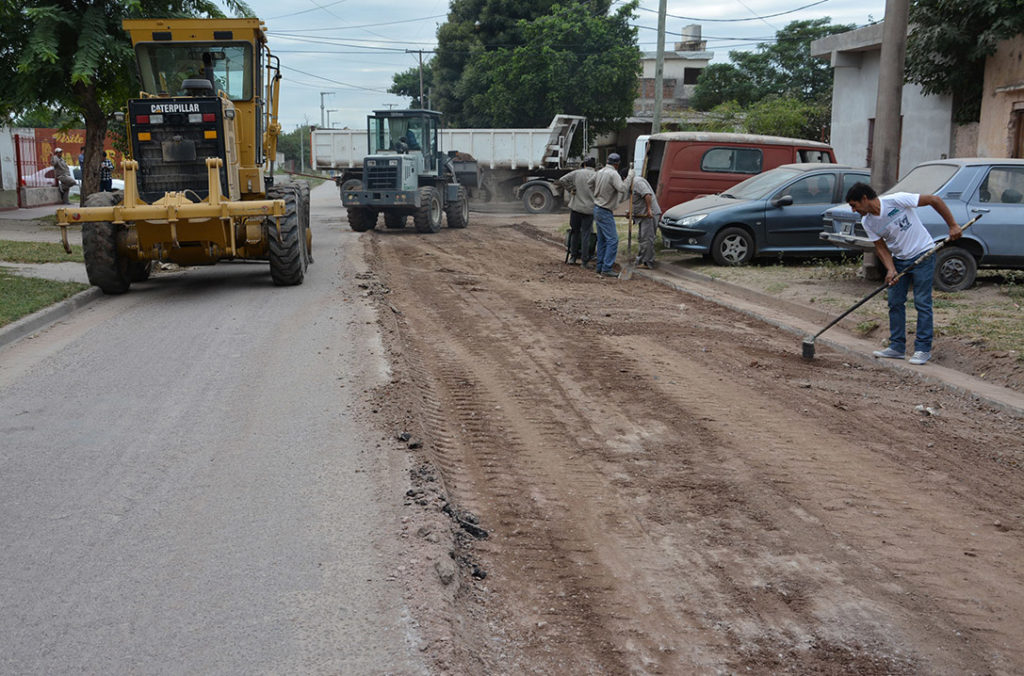 Avanzan los trabajos de pavimentación y adoquinado Avanzan los trabajos de pavimentación y adoquinado