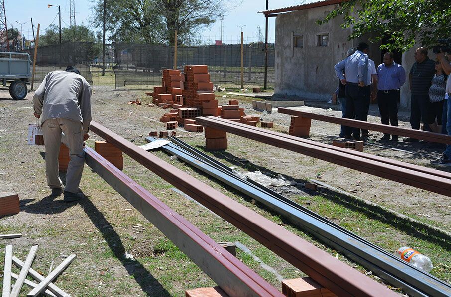 Los artesanos bandeños tendrán su espacio en la plaza “Mauricio Rojas” Los artesanos bandeños tendrán su espacio en la plaza “Mauricio Rojas”
