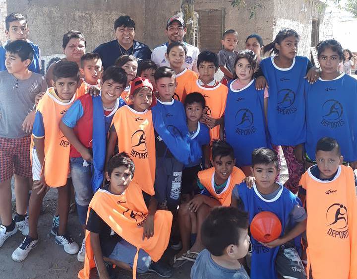 La Escuela de Fútbol del barrio 25 de Mayo recibió una importante ayuda