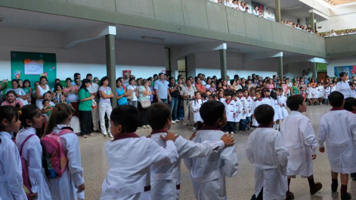 Miles de estudiantes santiagueños regresan hoy a las escuelas