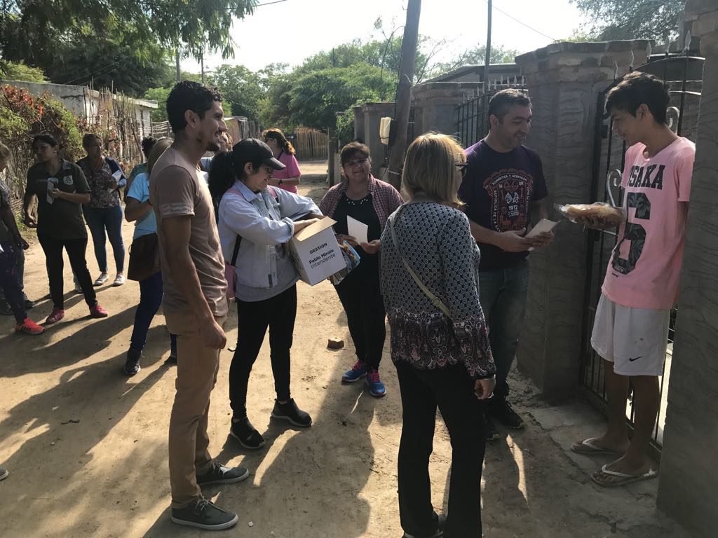Cientos de vecinos recibieron roscas de regalo