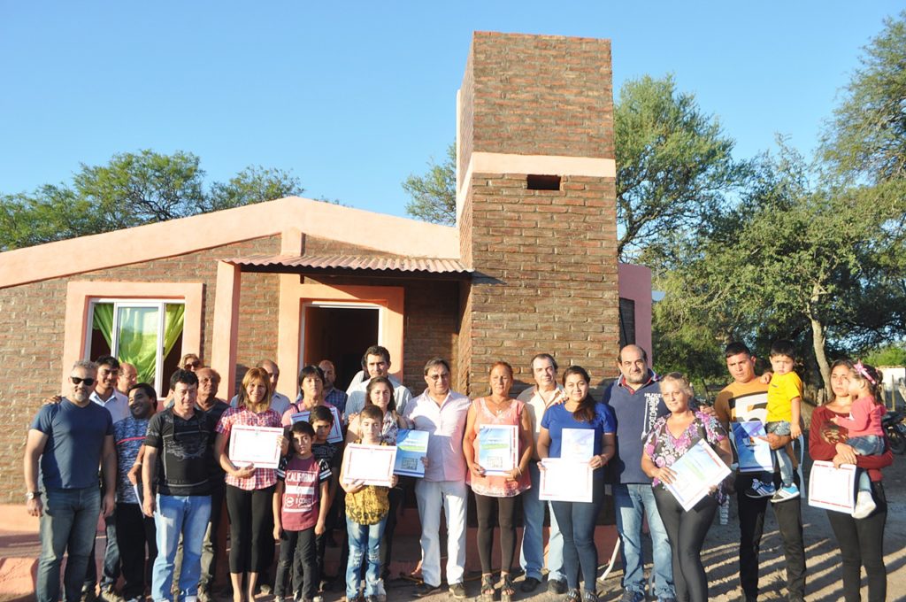“Diez mil familias santiagueñas comparten la alegría de la casa propia”