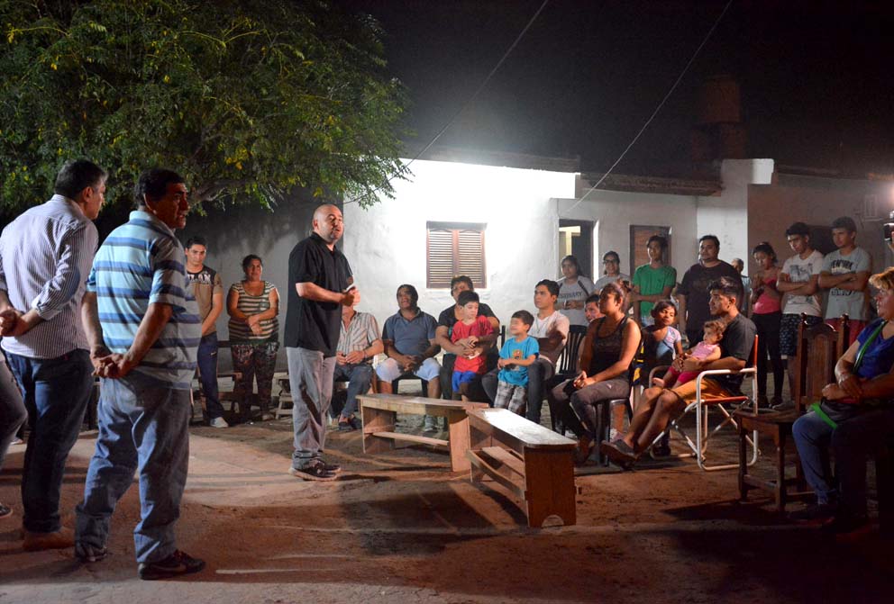 Vecinos del barrio Sarmiento plantearon sus inquietudes al Municipio Vecinos del barrio Sarmiento plantearon sus inquietudes al Municipio