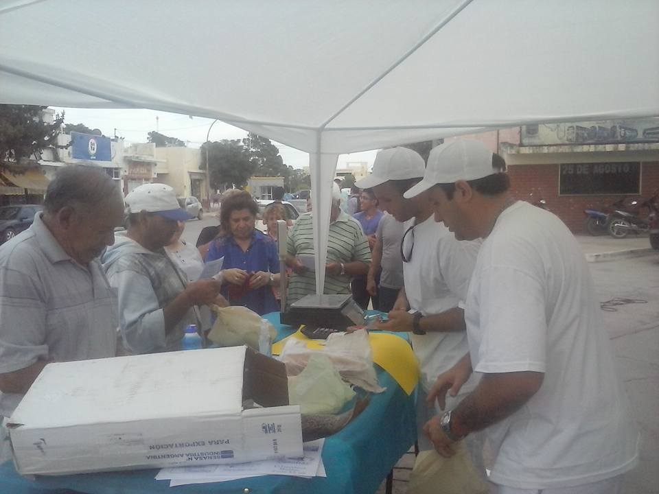 El camión de Pescado Familiar llega a Santiago, La Banda, Fernández y Loreto