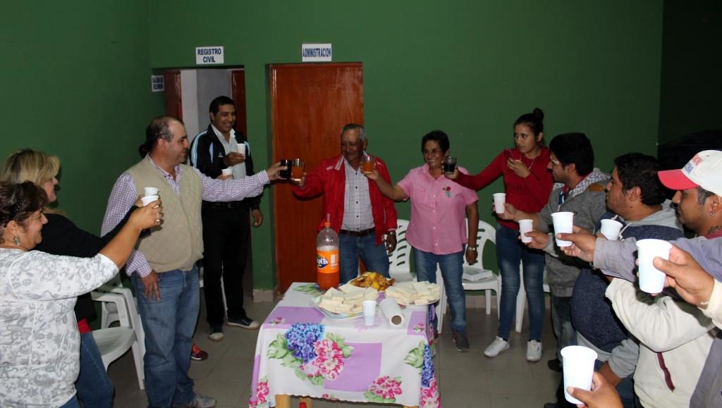 Cañada Escobar homenajeó a Don Higinio, el último canillita de la zona Cañada Escobar homenajeó a Don Higinio, el último canillita de la zona