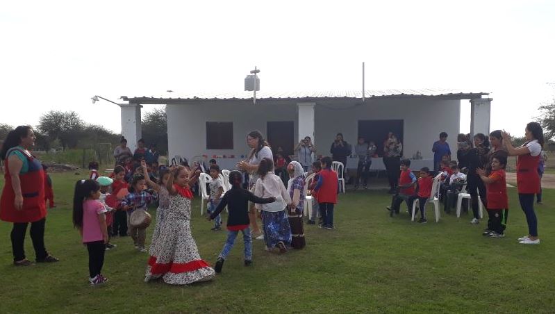 Niños y docentes disfrutaron de una jornada artística en El Dean