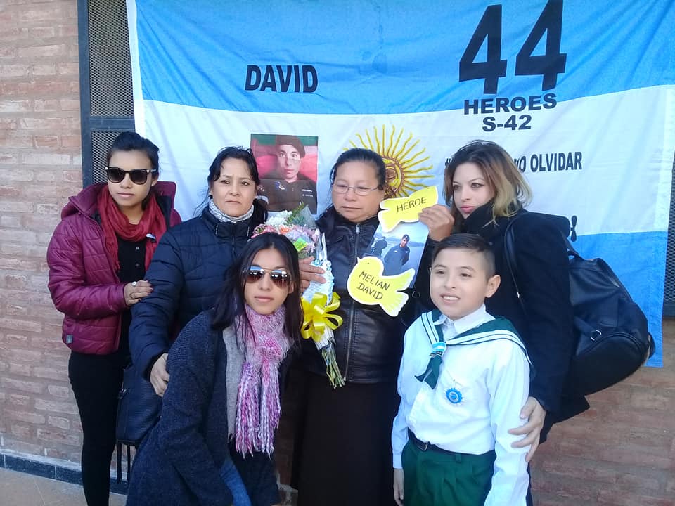 En el Día de la Bandera, niños honraron la memoria de “los 44” del ARA San Juan