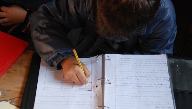 Inician talleres de apoyo escolar para niños que asisten a comedores de Ojo de Agua