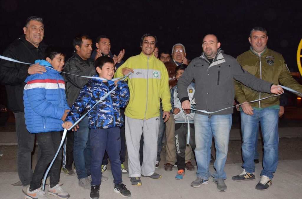 Vecinos del Mishqui Mayu festejaron los 37 años de su club social con una nueva plaza saludable