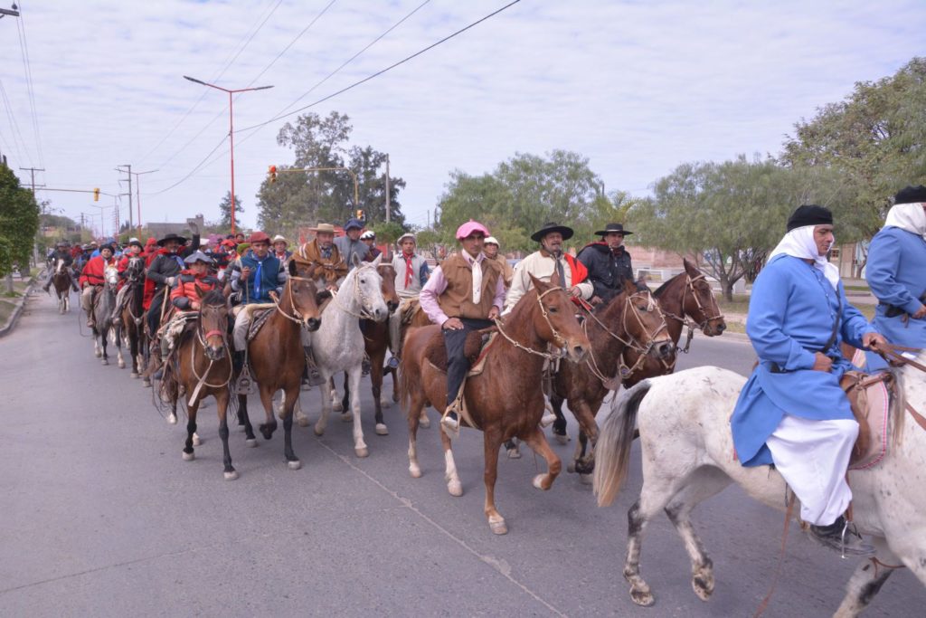Decenas de jinetes de toda la provincia participaron de la Cabalgata en honor a San Martín
