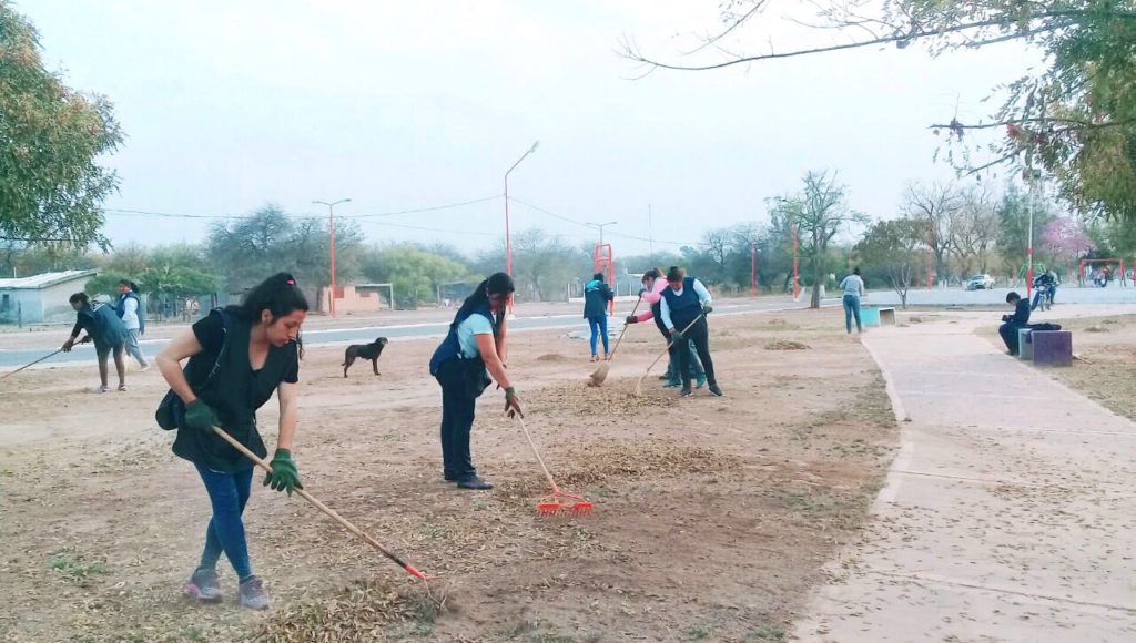 Continúan las tareas de limpieza en Clodomira y piden colaboración a los vecinos