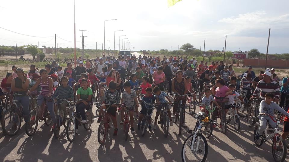 Cientos de personas participaron de una bicicleteada en Villa Atamisqui