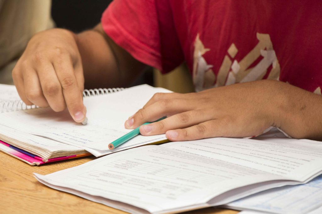 Suoem ofrece clases de apoyo para hijos de municipales