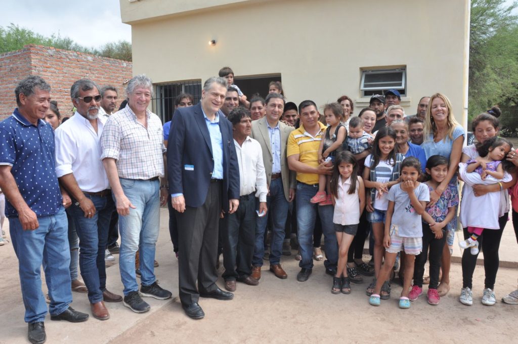Nación y provincia dotaron de agua y módulos sanitarios a todo el pueblo de Las Tinajas
