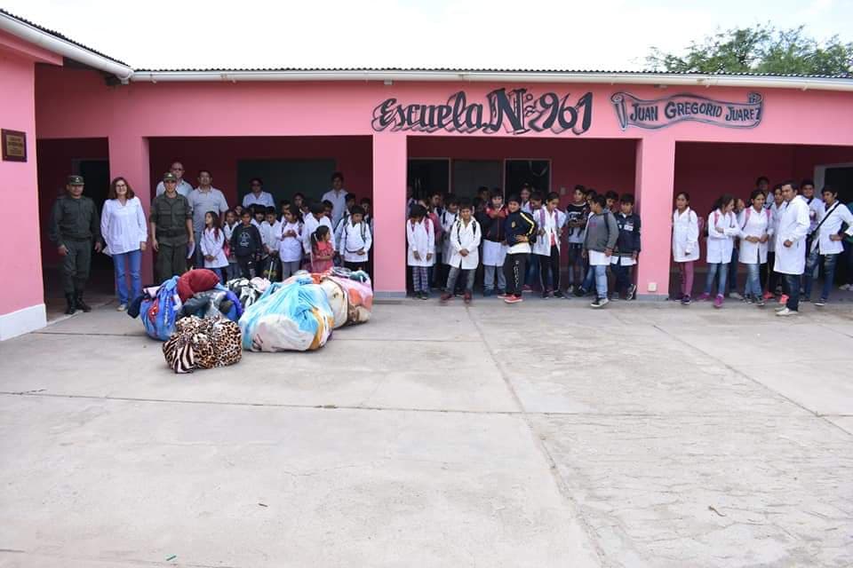 Más alumnos loretanos recibieron donaciones de Gendarmería Nacional