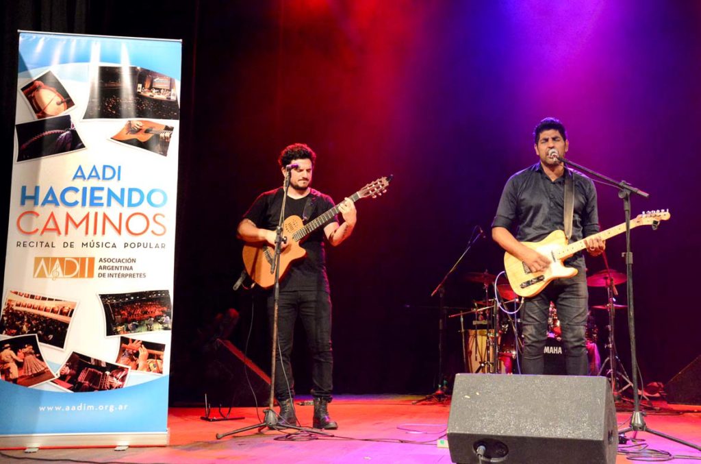 Destacados artistas participaron de una noche solidaria en el Cine Renzi