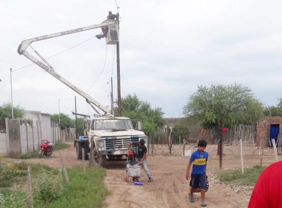 Amplían la red de alumbrado en el barrio Fátima de Clodomira