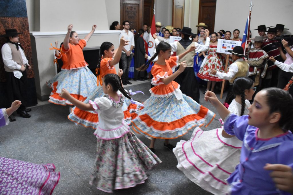 Bailarines de Bolivia, Chile y Paraguay le pondrán color al fin de semana