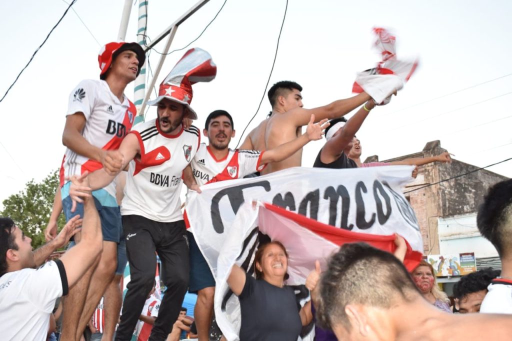 Los hinchas millonarios celebraron el título en todo el interior santiagueño
