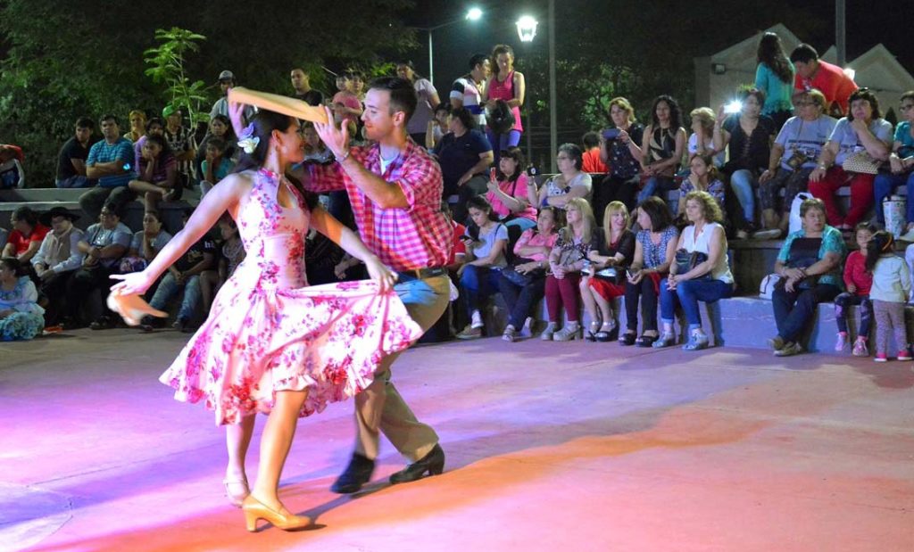 La danza se apoderó de la noche en la “Cuna de Poetas y Cantores”
